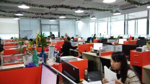 网络班的学生在十禾科技有限公司实习的场景