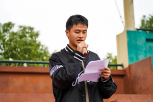 项秉伟同学发言